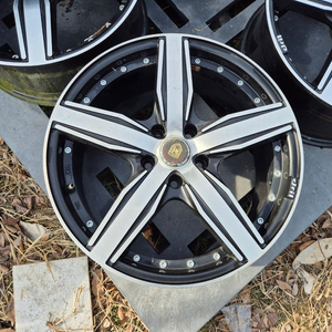 18인치 베뉴 아반떼MD 아반떼AD CN7 벨로스터N 투스카니 이미지