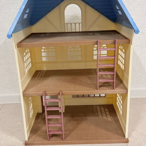 실바니안 3층집 하늘색 지붕