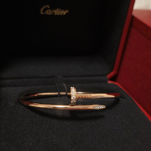 24년 까르띠에 앵끌루 팔찌 하프다이아 로즈골드 팝니다