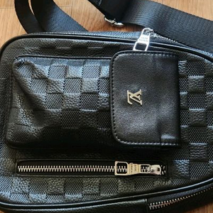 가격을 엄청 내렸어요/루이비통 메신저백