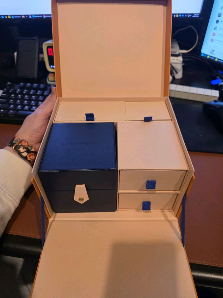 루이비통 땅부르 호라이즌 라이트업 이미지