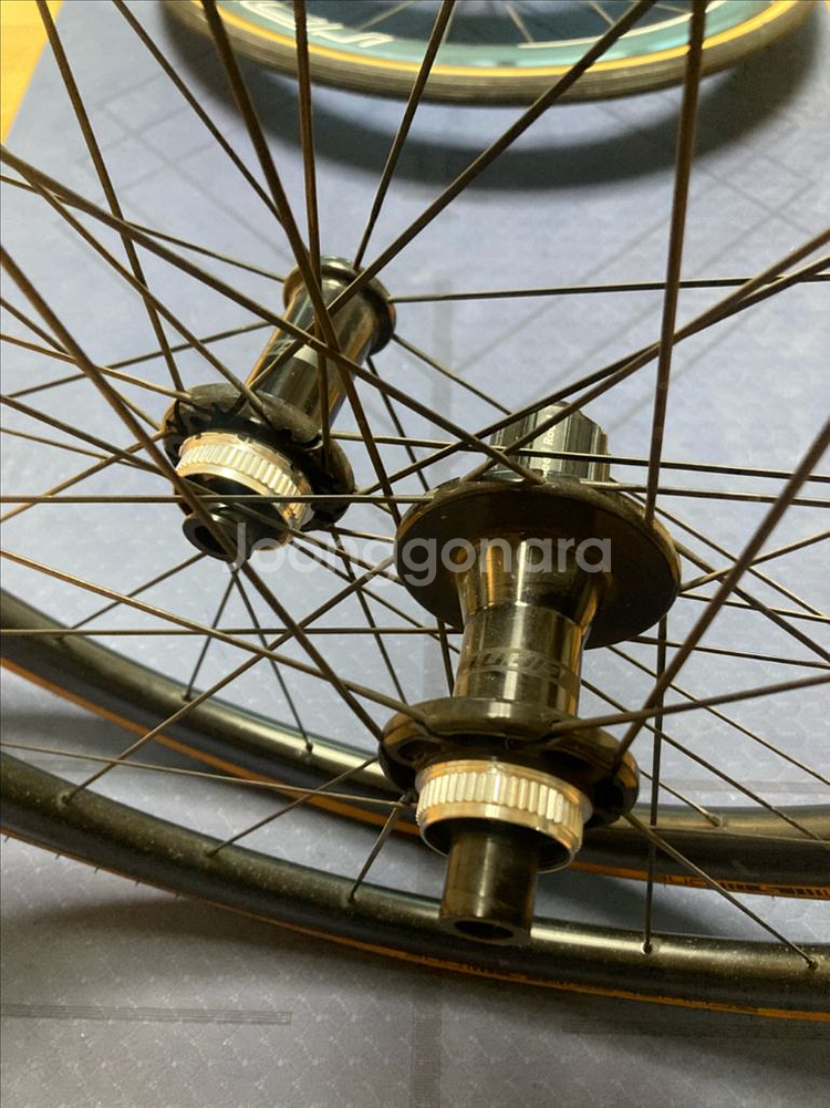 자이언트 SLR1 50 디스크 카본휠셋. 슈발베원 타이어포함. 50미리 풀카본 디스크브레이크 로드용 휠셋입니다.--2