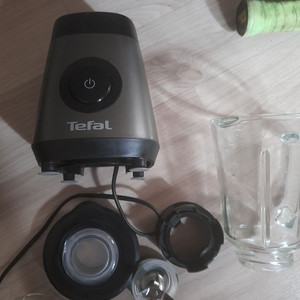 테팔 믹서기/쥬스기 600ml정도..