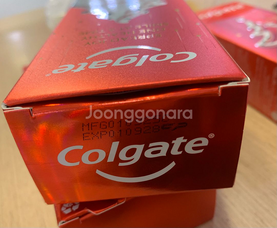 콜게이트 크리스마스 에디션 치약 판매--1