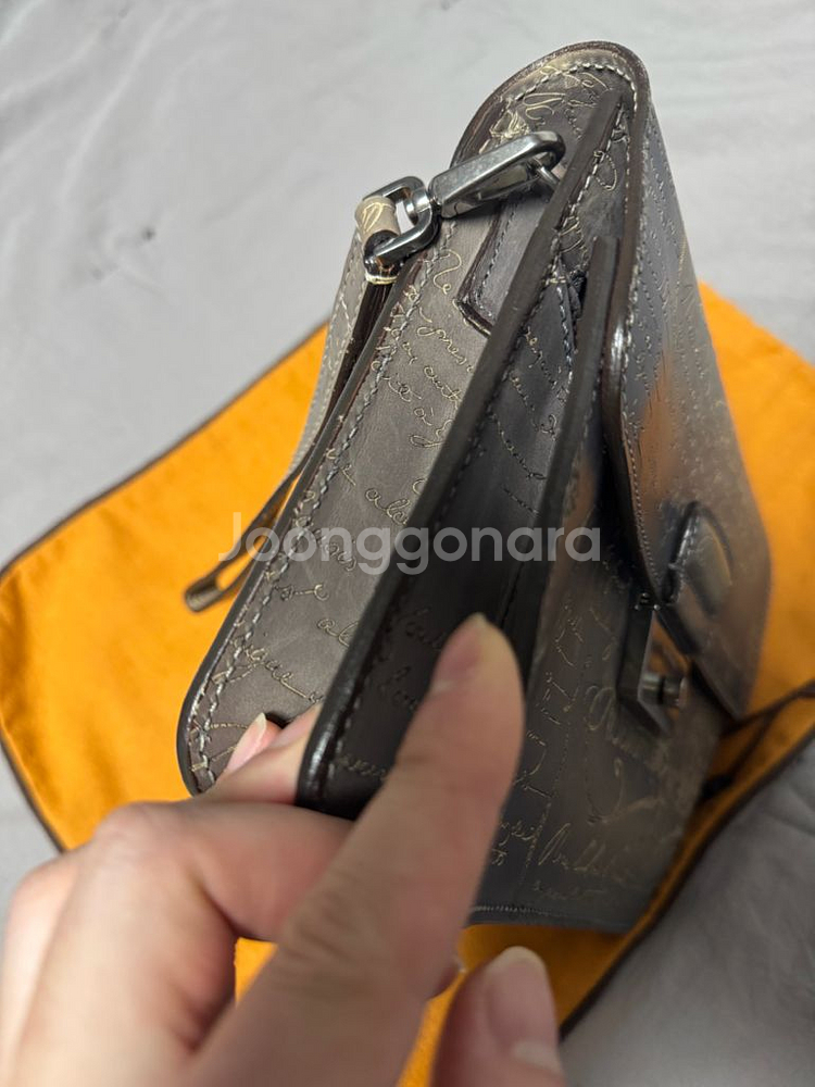 벨루티 스크리토 가방--3