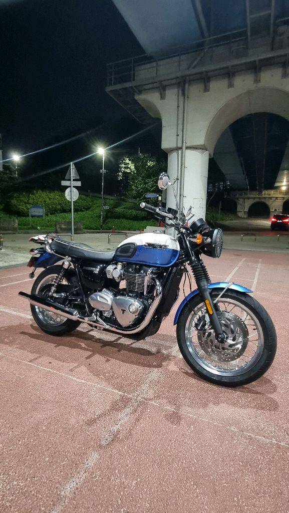 트라이엄프 본네빌 T120--1