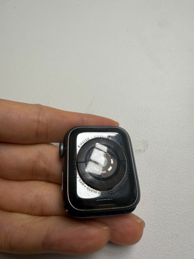 애플워치 4 나이키 40mm 셀룰러 이미지