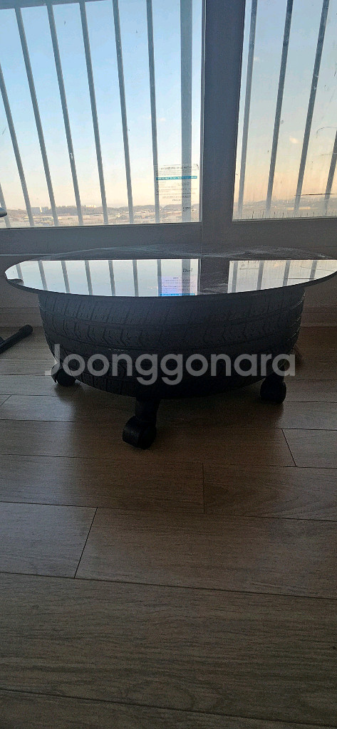 타이어 재활용 원형 유리 테이블--1