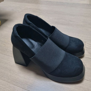 여성 블랙 스웨이드 10cm 청키힐 펌프스 구두