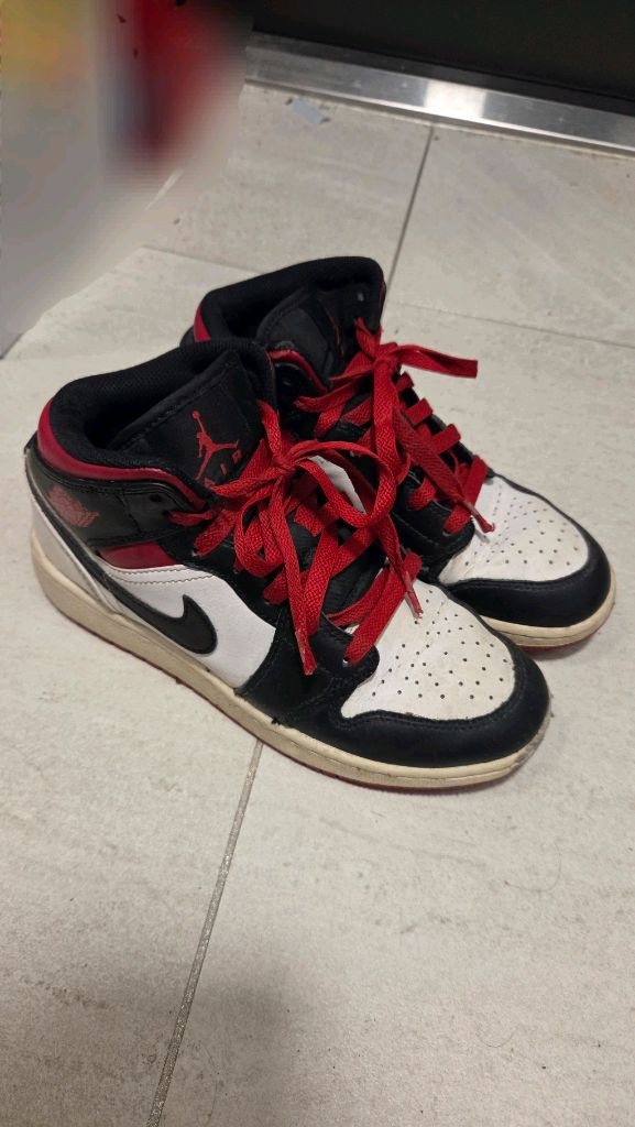 나이키 에어 조던 1 미드 화이트 짐레드 235(네고가능) 상태좋음 이미지