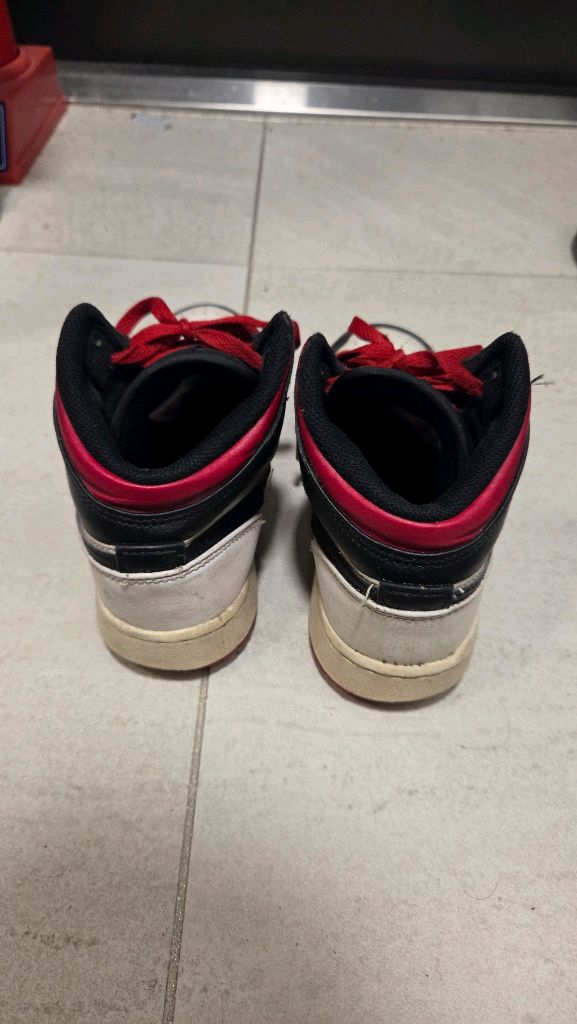 나이키 에어 조던 1 미드 화이트 짐레드 235(네고가능) 상태좋음 이미지