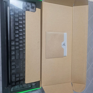 레이저 헌츠맨 V2 아날로그 게이밍 키보드 오늘만 급처분합니다