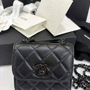 샤넬 트렌디cc 미니 올블랙 크로스백