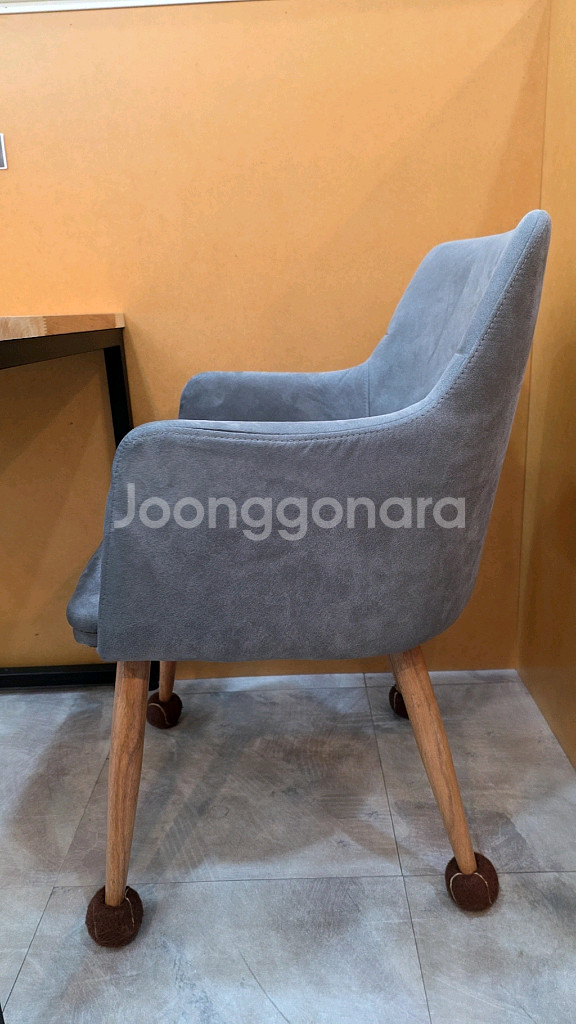 고급 벨벳 의자 + 테이블 세트--0