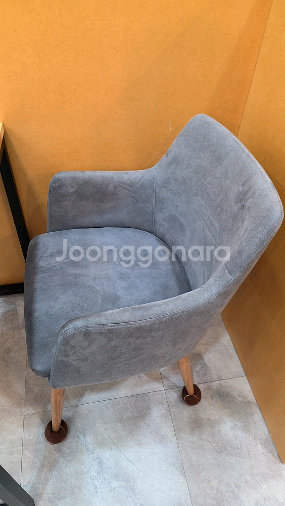 고급 벨벳 의자 + 테이블 세트--1