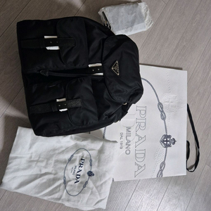 프라다 나일론 백팩 미디움