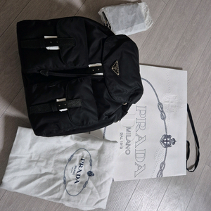 프라다 나일론 백팩 미디움