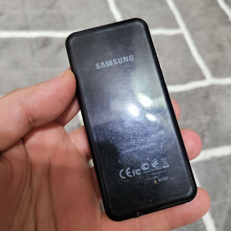 삼성 옙 YP-Q3 4기가 mp3 부품용 이미지