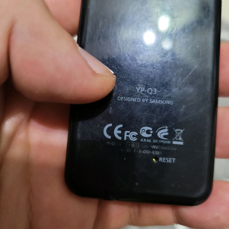 삼성 옙 YP-Q3 4기가 mp3 부품용 이미지