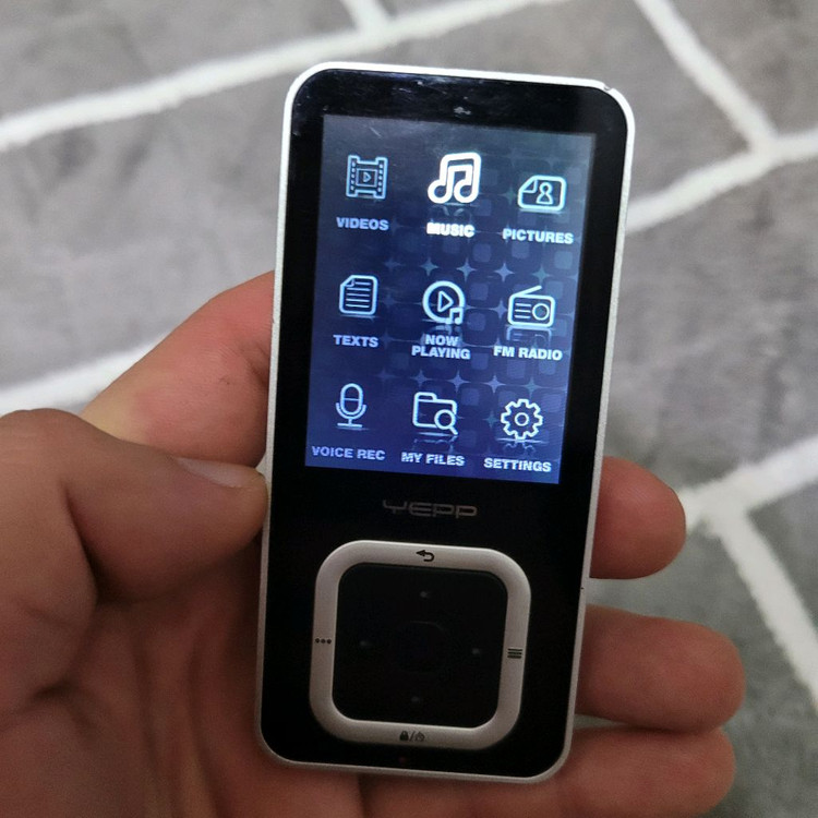 삼성 옙 YP-Q3 4기가 mp3 부품용 이미지