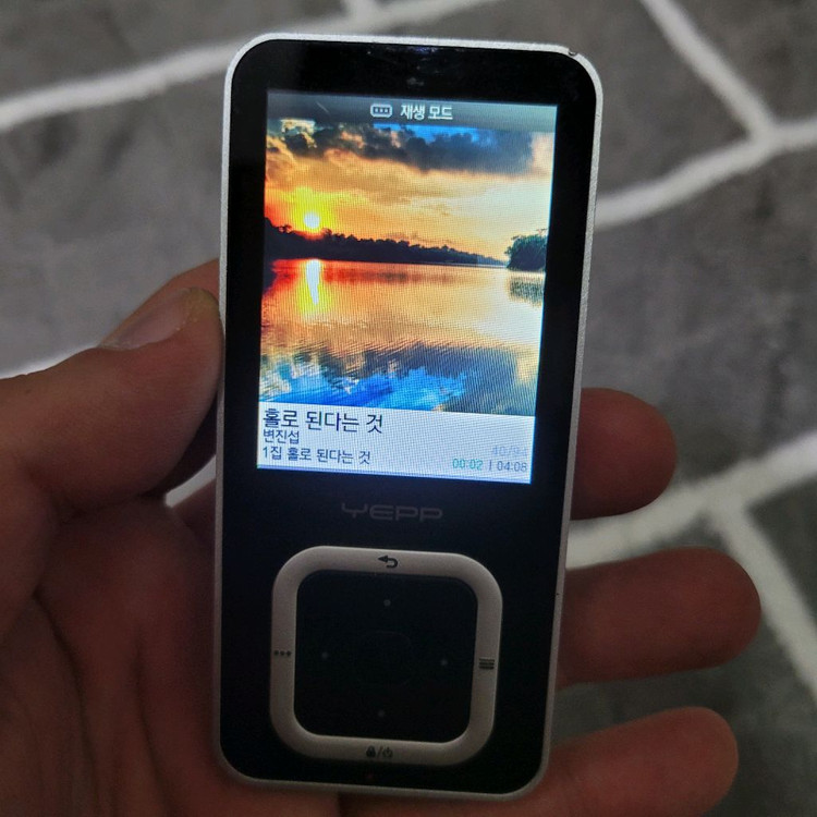 삼성 옙 YP-Q3 4기가 mp3 부품용 이미지