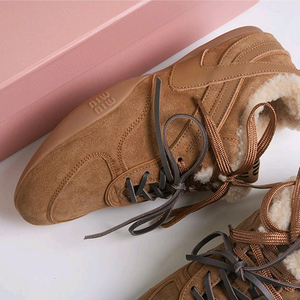 미우미우 스웨이드 스니커즈 이미지