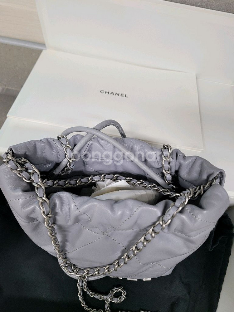 정품 샤넬 22백 미니 그레이(한정 컬러)--9