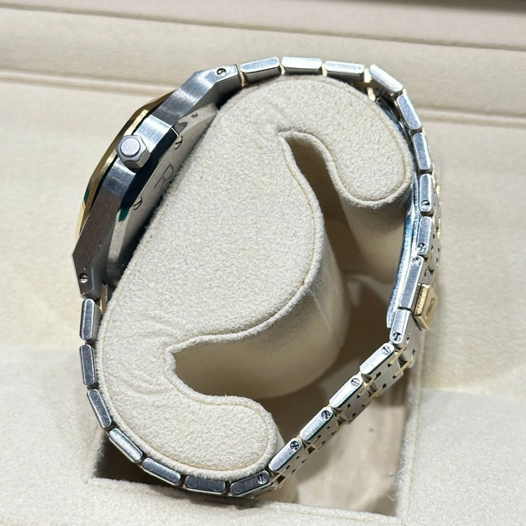 오데마피게 로얄오크 데이데이트 문페이즈 옐로우 골드 콤비 - 25594SA 36 mm 이미지