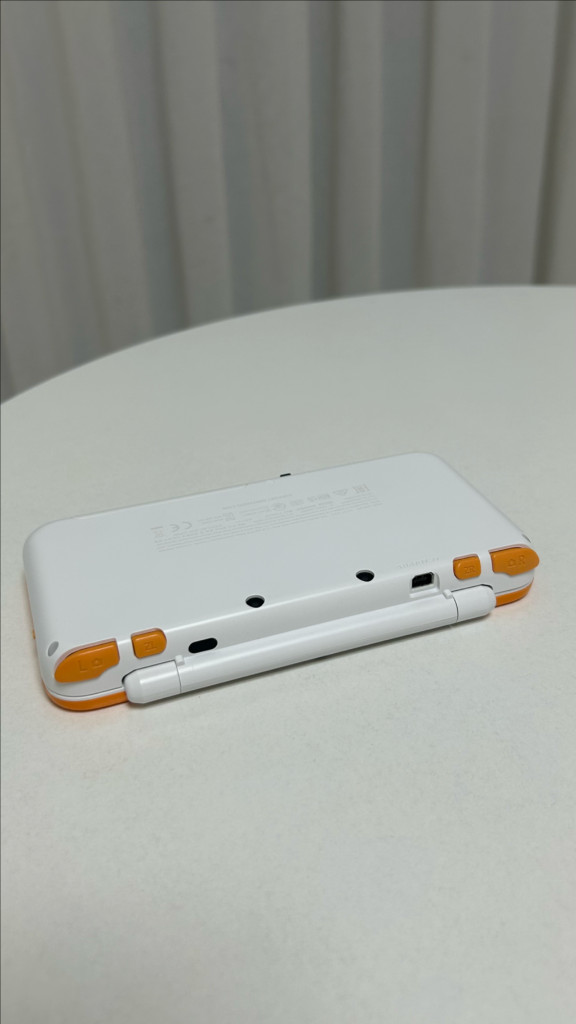 닌텐도 2DS XL 화이트 오렌지 풀구성 이미지