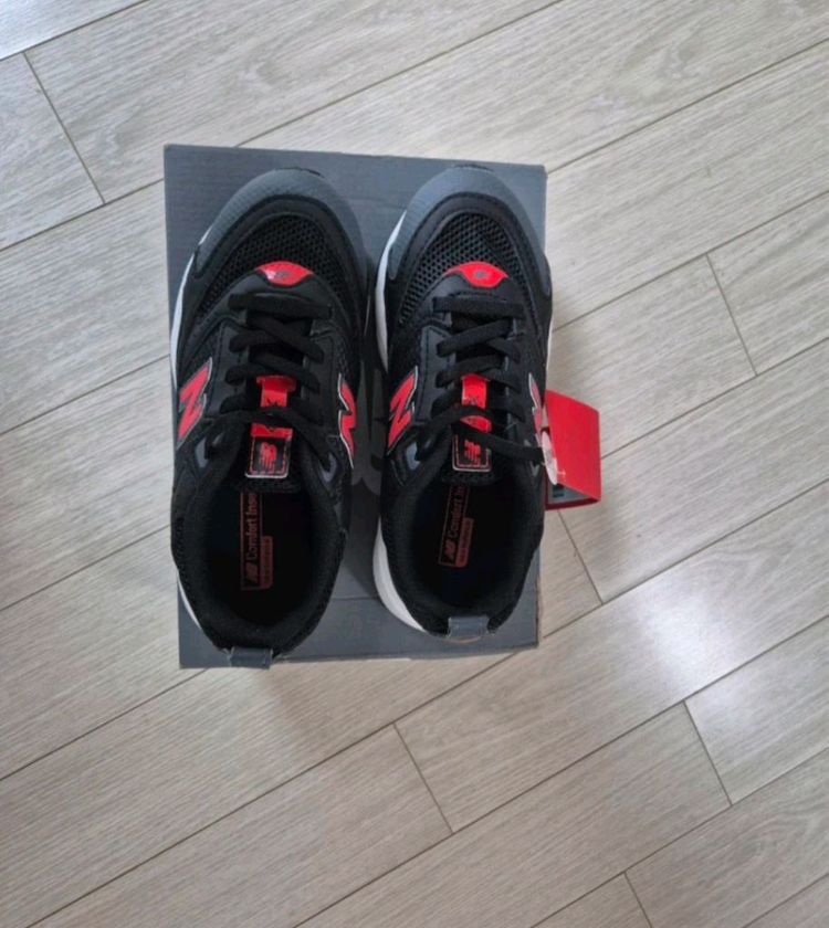 쿨거래시 6만2천택포! 미착용이고 택있는 새제품 뉴발란스 키즈 와이드 편한운동화 사이즈 190 (남아여아공용)--3