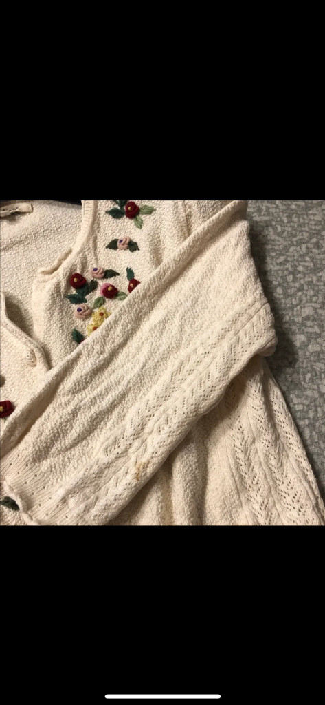 비꼴리끄 플라워 자수 펀칭 니트 가디건 플로리스트 아일렛 꽃집아가씨 이미지