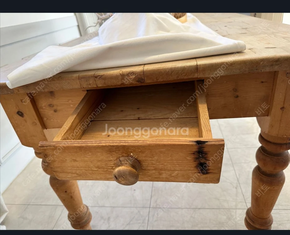 프랑스 빈티지 다이닝 테이블 이미지
