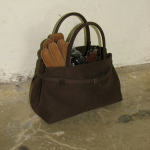 언타이디 벨티드 스웨이드백