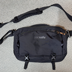 팩세이프 EXP 12 슬링백