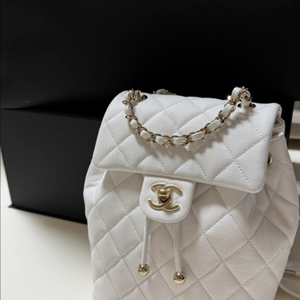 샤넬 백팩 화이트