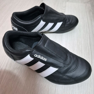 아디다스 풋살화 230 [교신불가] 아디다스 태권 운동화 아디다스 신발 스니커즈 ADIDAS 이미지