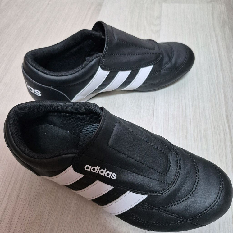 아디다스 풋살화 230 [교신불가] 아디다스 태권 운동화 아디다스 신발 스니커즈 ADIDAS 이미지