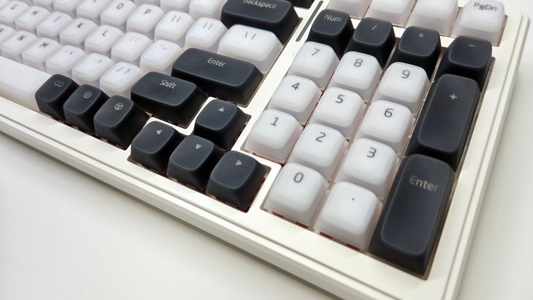 커스텀 기계식 키보드(독거미 AULA F99 + 리니어 Akko CS Wine Red + 젤리 푸딩(화이트+블랙)--4