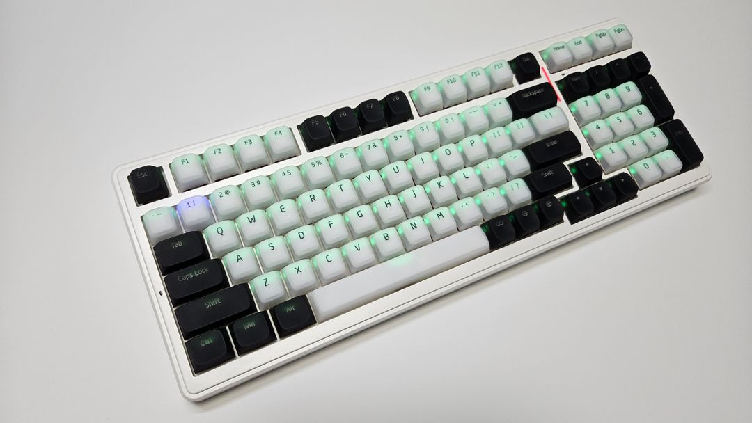 커스텀 기계식 키보드(독거미 AULA F99 + 리니어 Akko CS Wine Red + 젤리 푸딩(화이트+블랙)--5