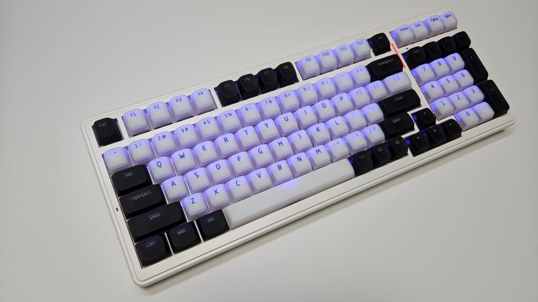 커스텀 기계식 키보드(독거미 AULA F99 + 리니어 Akko CS Wine Red + 젤리 푸딩(화이트+블랙)--6