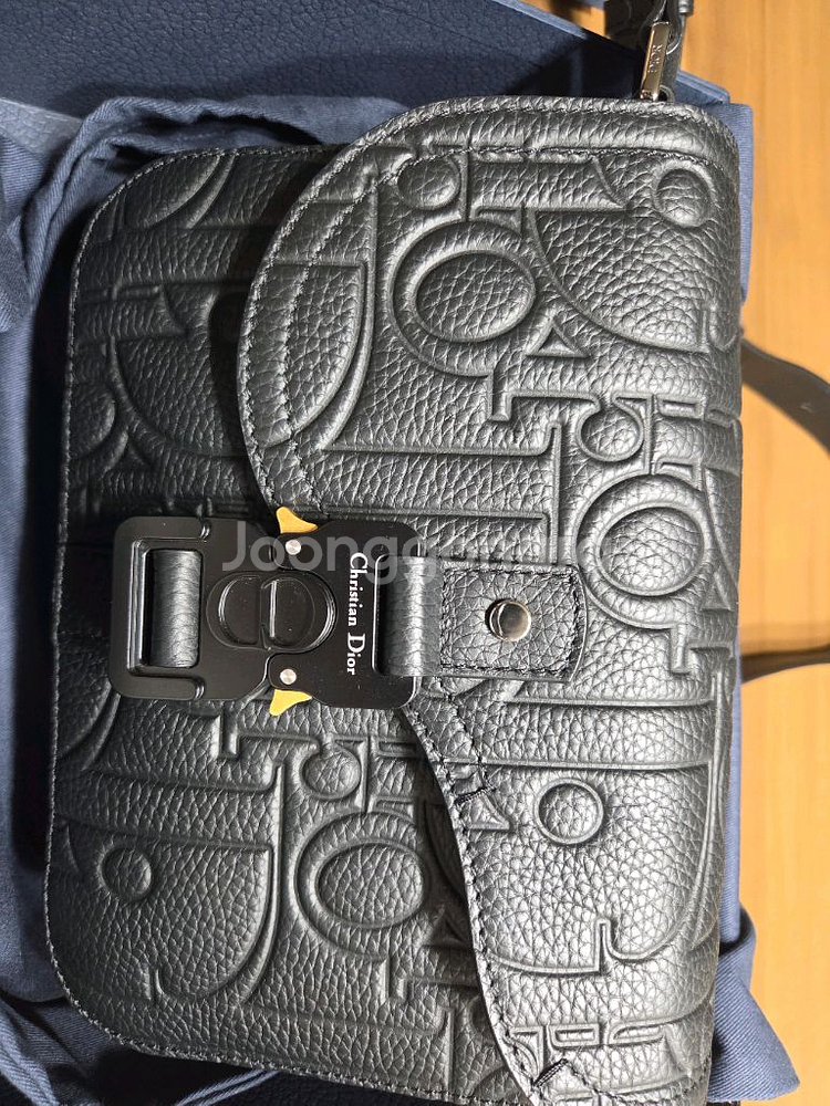 디올 가방 Saddle 스몰 플랩 스트랩백 팝니다.--0