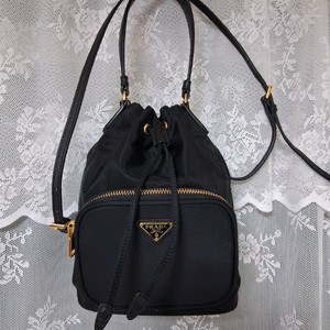 프라다버킷백