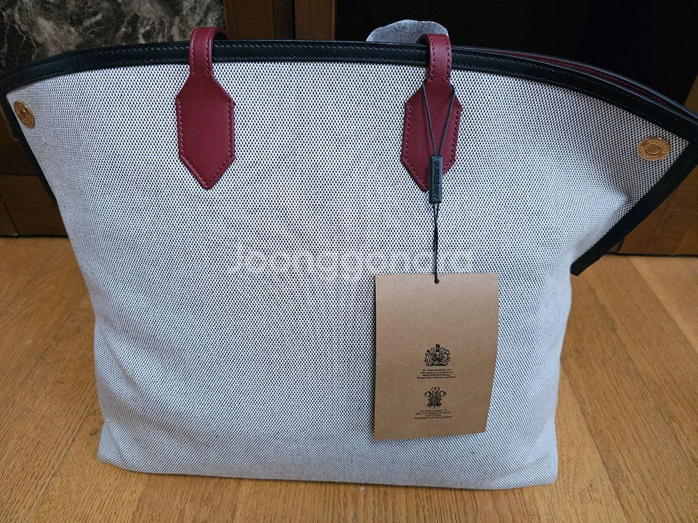 (미개봉) 버버리 로고그래픽 코튼캔버스 토트백--4