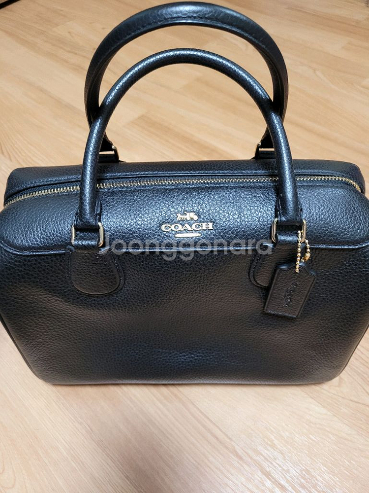 코치 블랙색상 보스턴백 새제품 팝니다.--0
