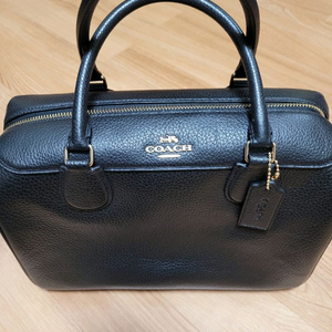 코치 블랙색상 보스턴백 새제품 팝니다.