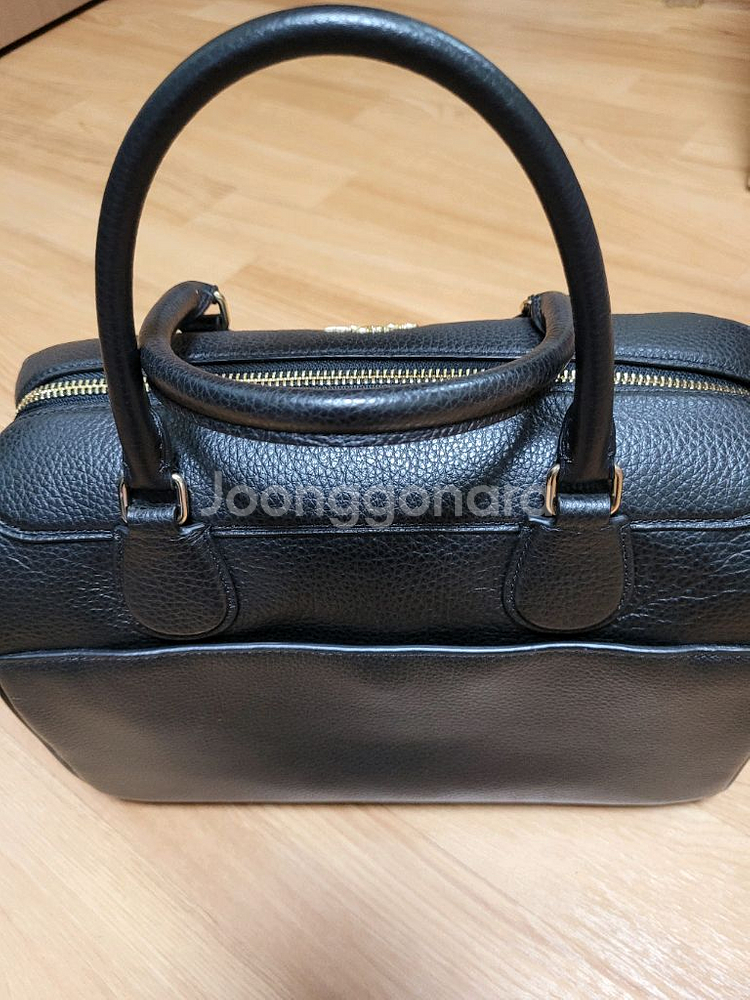 코치 블랙색상 보스턴백 새제품 팝니다.--2