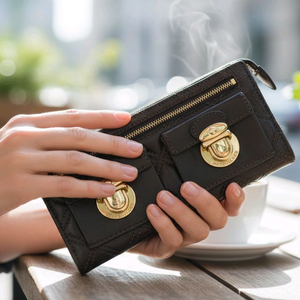 마크 제이콥스 퀼팅 투포켓 장지갑 다크브라운(정품)