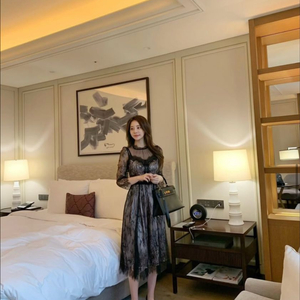 로아르 원피스 미착용 택있는 새상품 판매합니다.