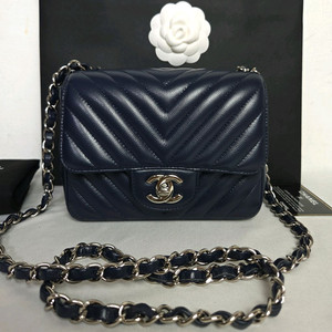 샤넬 쁘띠삭 캐비어 네이비