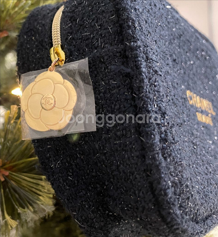 25년 샤넬 뷰티 홀리데이 트위드 파우치--1